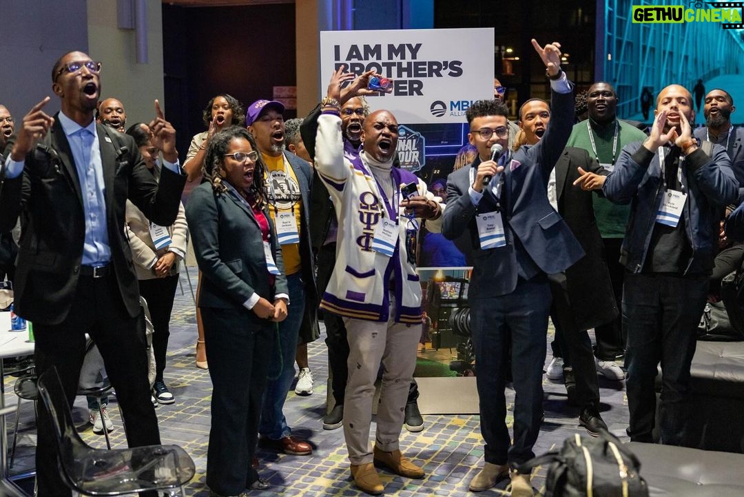 Barack Obama Instagram - At the @ObamaFoundation, we believe the best way to make the world better is by supporting the next generation of leaders working on everything from strengthening democracy, to addressing gender-based violence, to fighting climate change. On Giving Tuesday, please help support their work at the link in my bio.