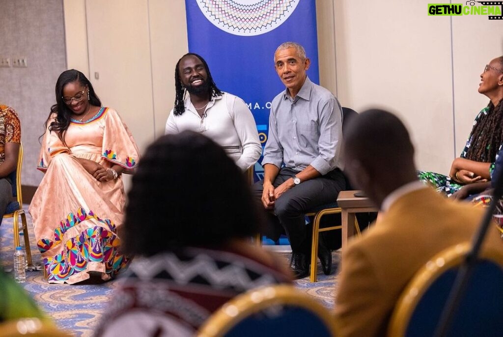 Barack Obama Instagram - At the @ObamaFoundation, we believe the best way to make the world better is by supporting the next generation of leaders working on everything from strengthening democracy, to addressing gender-based violence, to fighting climate change. On Giving Tuesday, please help support their work at the link in my bio.