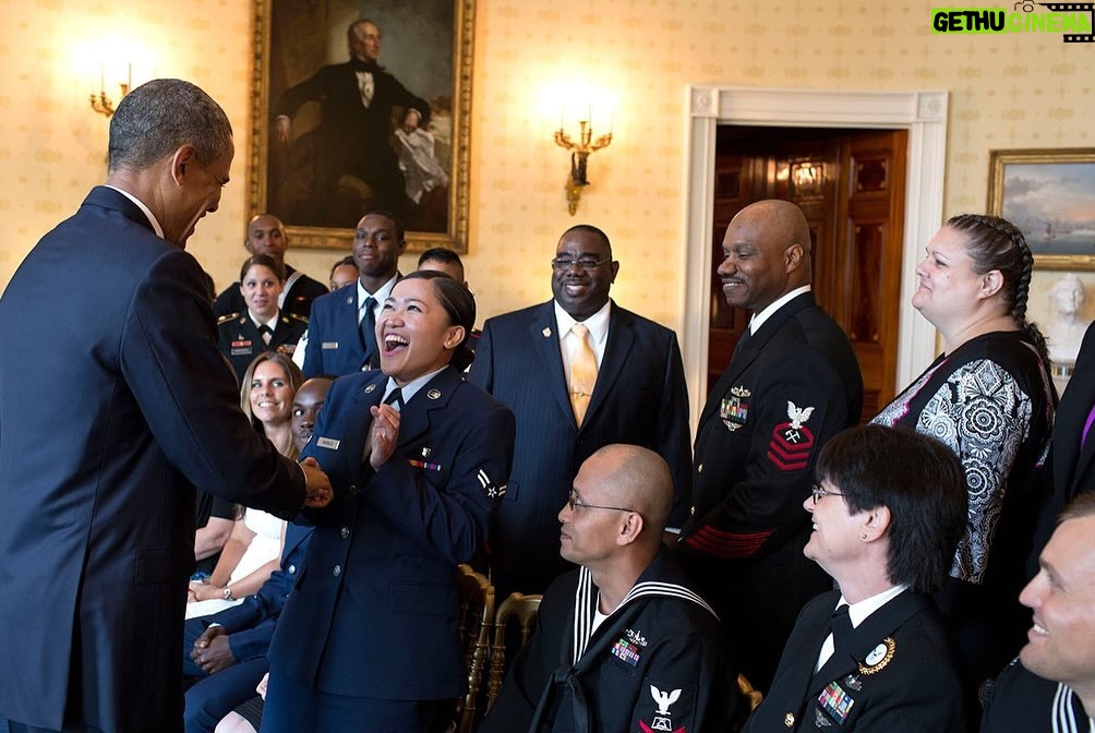Barack Obama Instagram - On Veterans Day, we honor all the brave men and women who have served our country in uniform. You deserve our thanks and support.