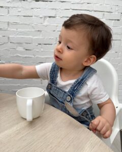 Barbara Akemi Katsuki Instagram - Do you believe in love at first sight ?🥹 well, baby Kai experienced it today🎶❣️ #WatchTheVideo #FirstLove #Joanna #ThankYouTomodati Sugar Pea