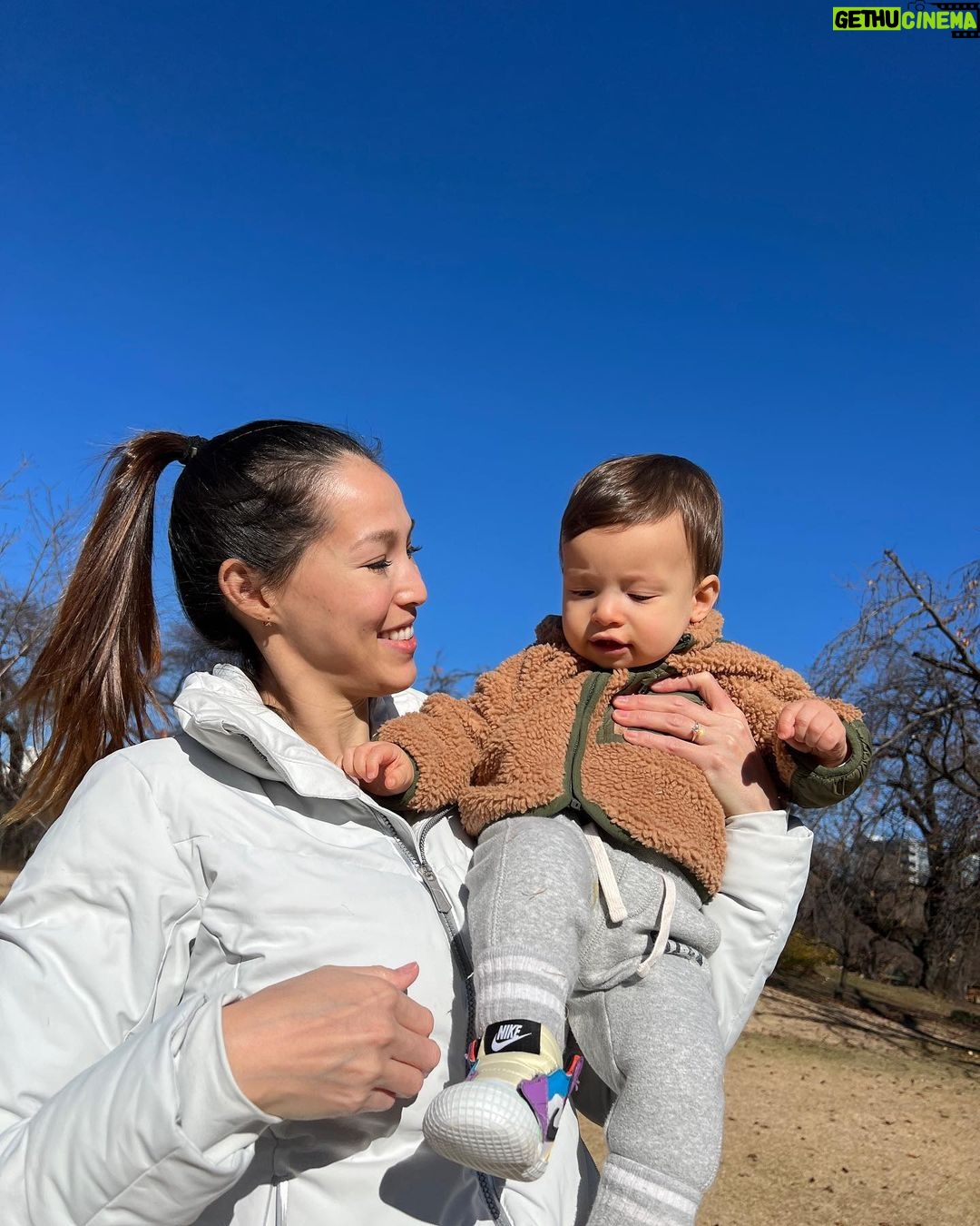 Barbara Akemi Katsuki Instagram - Making memories with my mini travel buddy☺️🍂🍁🤎 新宿御苑