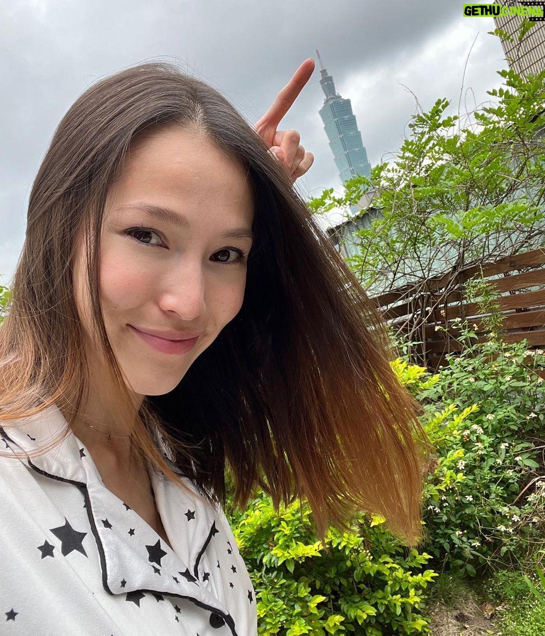 Barbara Akemi Katsuki Instagram - Taipei, I missed you🫰🏻🥹 帶小北比飛回來真的是很累喔~🥴 時差慢慢得挑回來,也慢慢得開始做以前會做自己的事情,回家感覺真的很好❣️今天就先保養😌 #loveyourlife Taipei, Taiwan