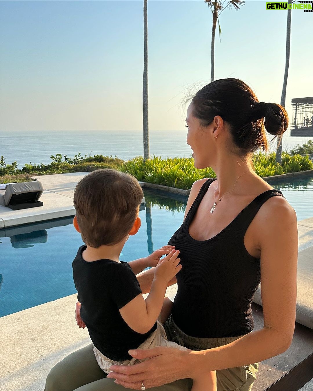 Barbara Akemi Katsuki Instagram - Sweet Memories☺️ 1-Last sunset 2-🌺 3-When I ask Kaizinho to smile....🥴 He goes, iiiiiiiii😁 4-Baby shark Doo Doo Doo Doo🦈 🤯🤷🏻♀️🎶 🥴 5- Mamãe's daily 1hr VACATION☀️ 6-Boys💙 7-Little traveler🧳 Bali, Indonesia