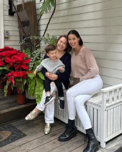 Barbara Akemi Katsuki Instagram - A little early celebration🎄🥳❣️ Sugar Pea