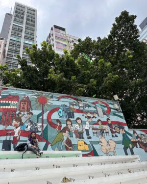 Barbara Akemi Katsuki Instagram - A tiny bit of our HK trip🇭🇰🙃

1-everywhere we go, we 🎨🙂
2-sound on for HK sound
3-I just can't stop🤪💋
4-being a mamãe
5-of course we coffee☕️ 
6-🌈
7-Our best moment together❣️🐮
8-I never knew picking rocks was an exciting thing😅
9-I see you 👀 
10-another busy day in a life of a baby
