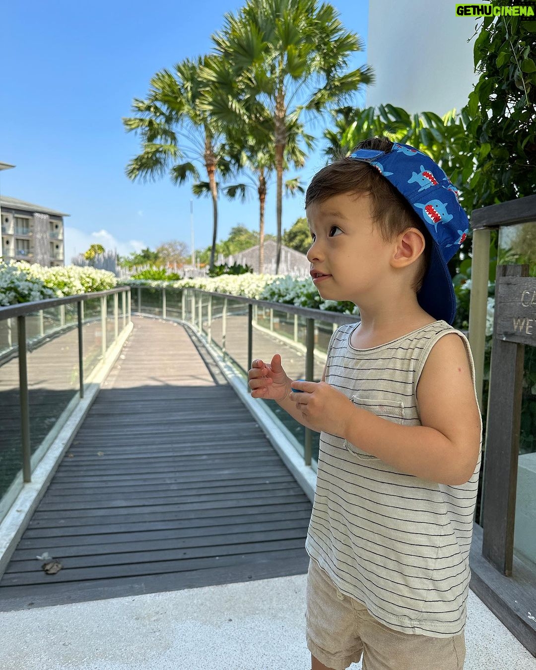 Barbara Akemi Katsuki Instagram - Sweet Memories☺️ 1-Last sunset 2-🌺 3-When I ask Kaizinho to smile....🥴 He goes, iiiiiiiii😁 4-Baby shark Doo Doo Doo Doo🦈 🤯🤷🏻♀️🎶 🥴 5- Mamãe's daily 1hr VACATION☀️ 6-Boys💙 7-Little traveler🧳 Bali, Indonesia