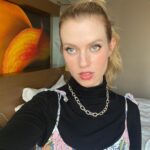 Barbara Dunkelman Instagram - Felt I looked nice today so I took a bunch of pictures 🥰 Manchester, United Kingdom
