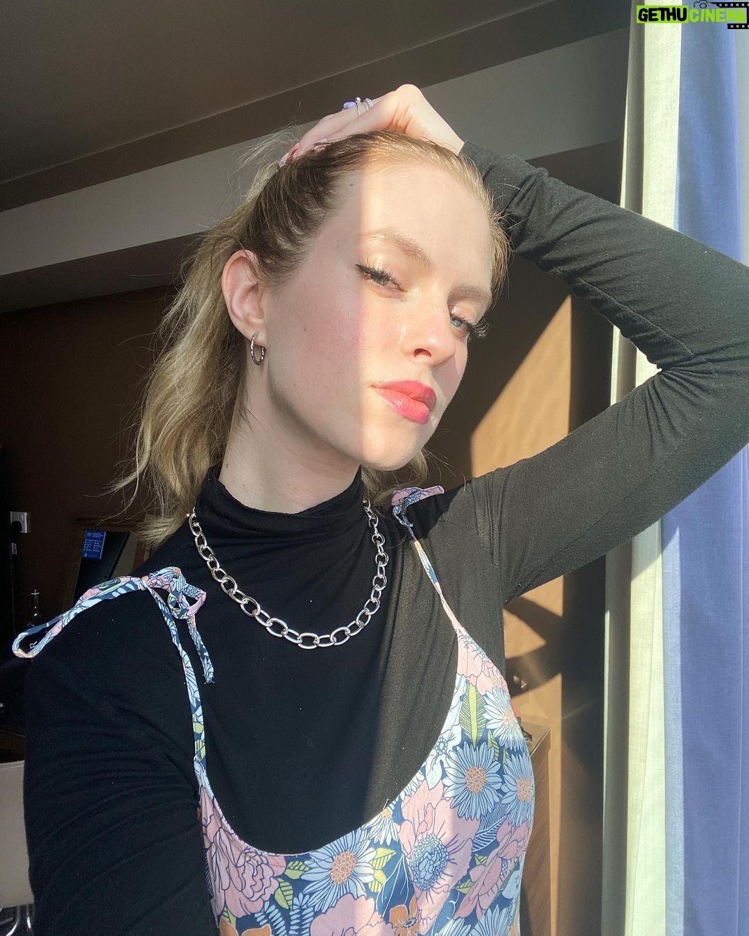 Barbara Dunkelman Instagram - Felt I looked nice today so I took a bunch of pictures 🥰 Manchester, United Kingdom