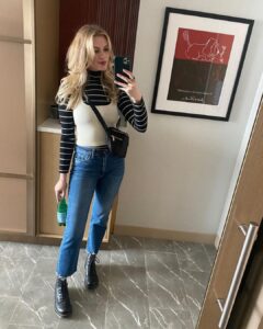 Barbara Dunkelman Instagram - Lucky number 34 🎂🎈🥰 I haven’t taken any pictures today so technically this is from when I was 33. 🤫 don’t sue me, internet!