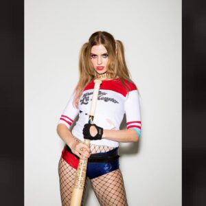 Barbara Dunkelman Instagram - Hey, Puddin’ 💙❤️

Harley Quinn photos up on the fan site, link in my b i o ✨

Photos by: @atwes 
HMU: me!