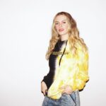 Barbara Dunkelman Instagram - Happy bee day! #bumbleby goodies now in @theroosterteethstore 🐝