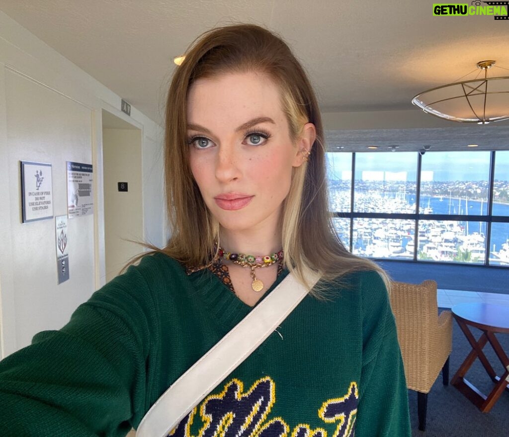 Barbara Dunkelman Instagram - The green of this sweater 👏me likey.