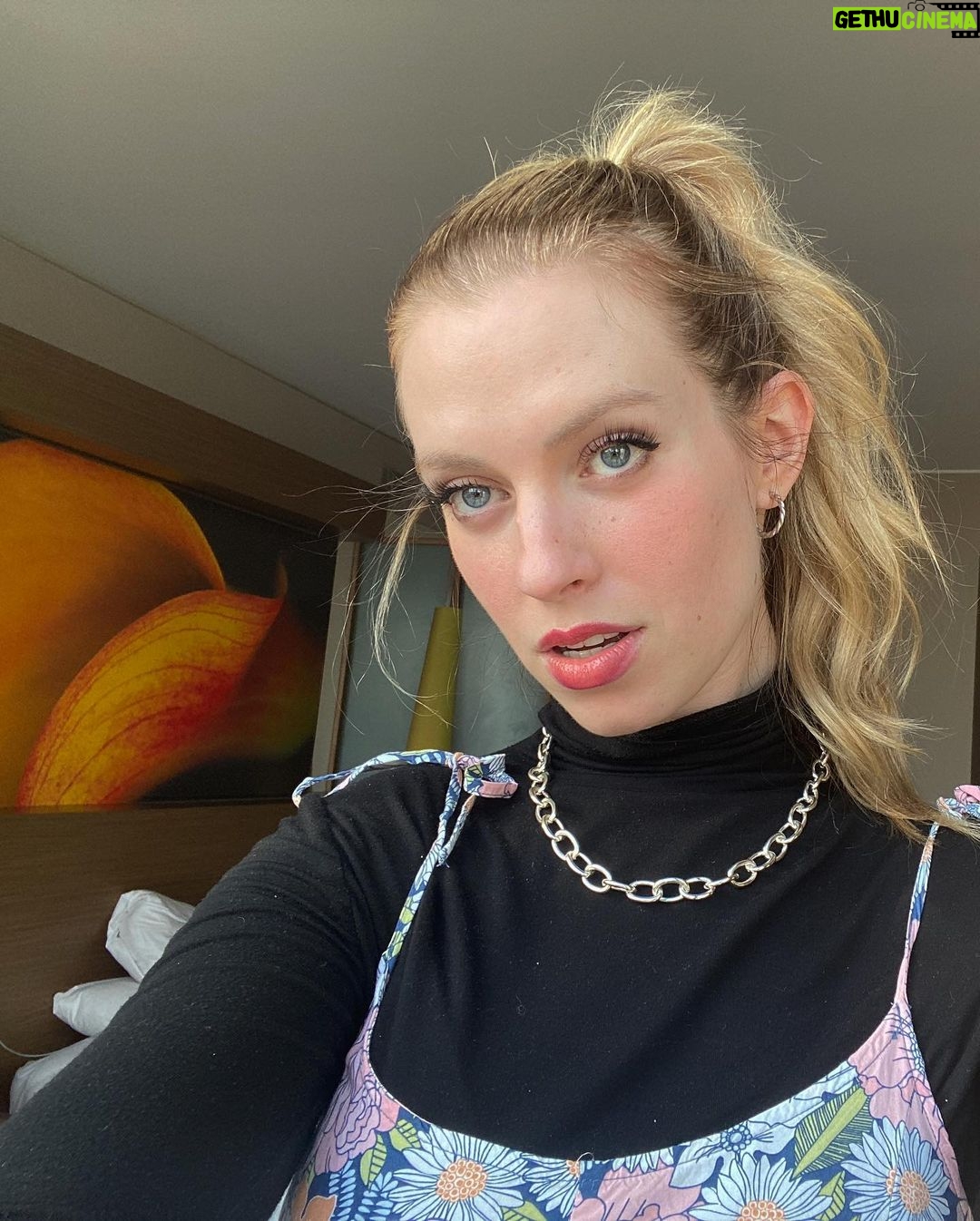 Barbara Dunkelman Instagram - Felt I looked nice today so I took a bunch of pictures 🥰 Manchester, United Kingdom