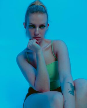 Barbara Dunkelman Instagram - New work with @toy.astronauts soon 

@atwes 📸
@kamrin.pester 💡
@erinxtexas 💄