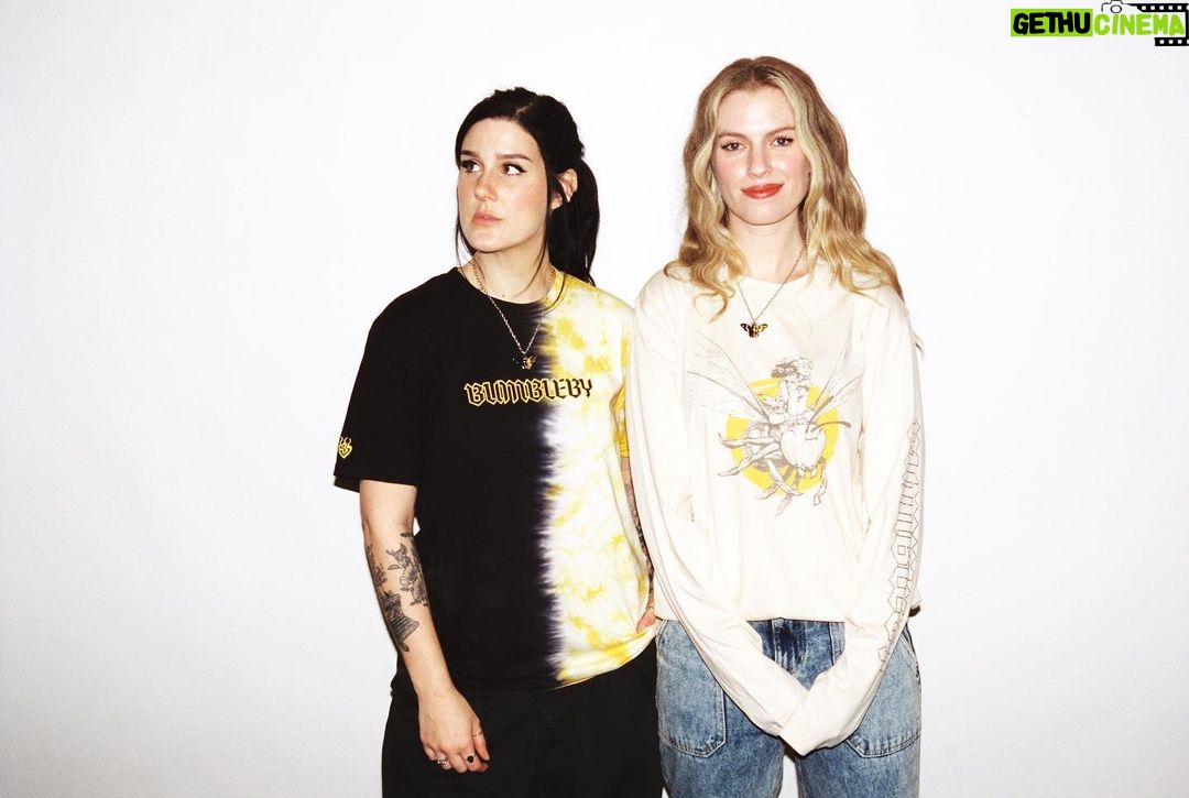 Barbara Dunkelman Instagram - Happy bee day! #bumbleby goodies now in @theroosterteethstore 🐝