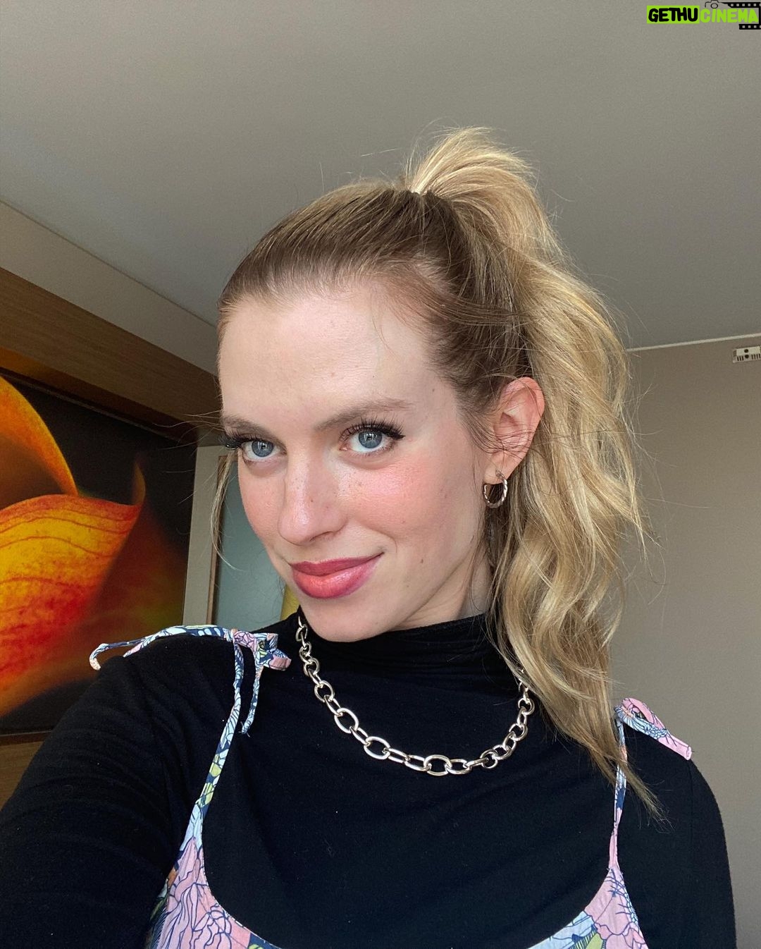 Barbara Dunkelman Instagram - Felt I looked nice today so I took a bunch of pictures 🥰 Manchester, United Kingdom