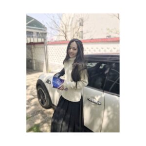 Bea Hayden Kuo Instagram - 收到來自遠方的禮物、給它拍照留念一下，哈哈～有書看囉
#郭碧婷 #guobiting #beahayden
