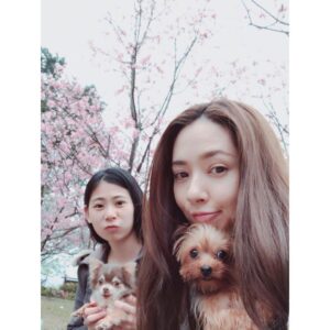 Bea Hayden Kuo Instagram - 🐶🌸
#郭碧婷 #guobiting #beahayden #樱花