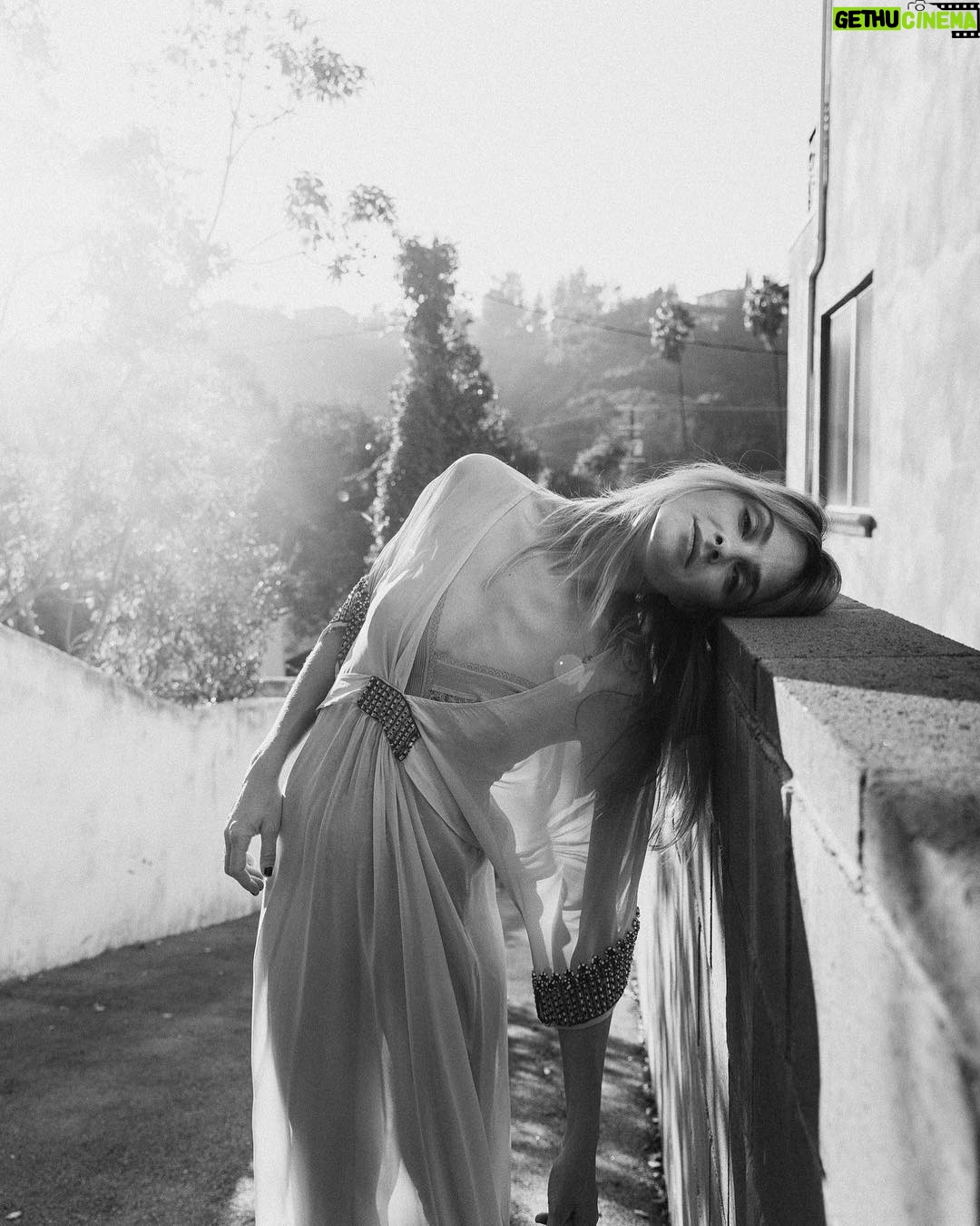 Beau Garrett Instagram - “Like a bird on the wire, like a drunk in a midnight choir I have tried in my way to be free.” Leonard Cohen photo by the magical @danielnjohnson