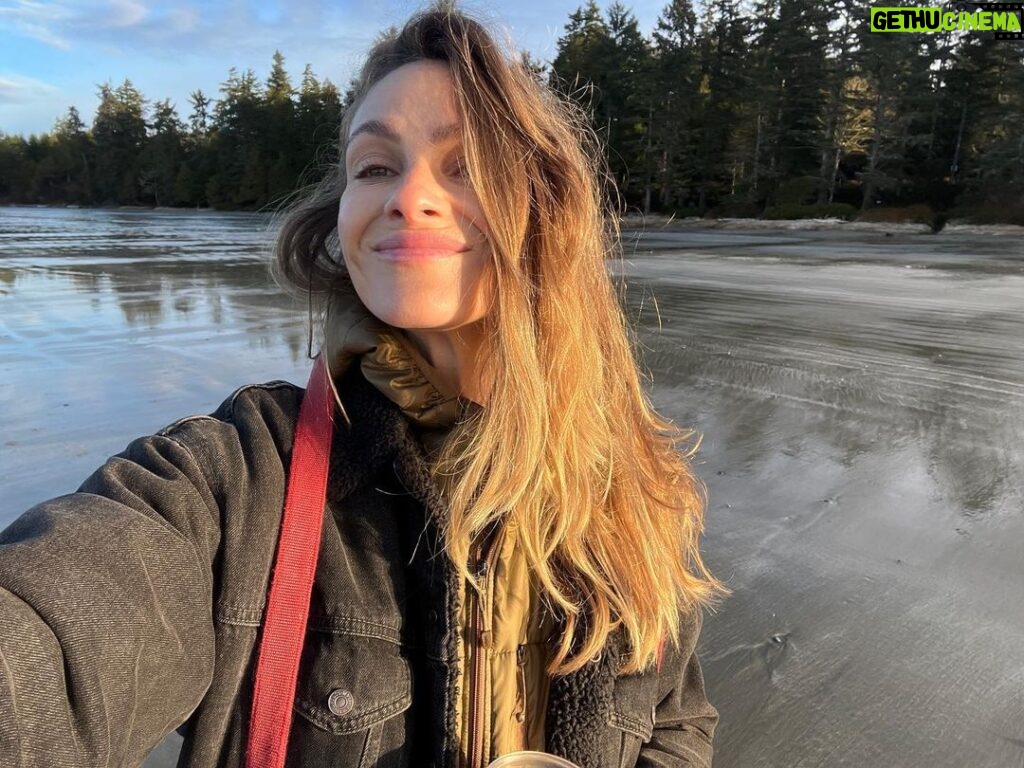 Beau Garrett Instagram - My boyfriend says I need to post more. So. Ok. It’s currently 57 degrees in BC. What is the weather like where you are??? Tofino, British Columbia