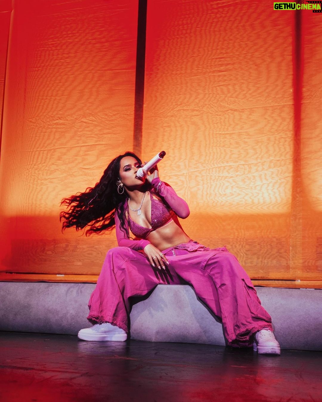 Becky G Instagram - She’s homeeeee ✨ LA SEE YOU TONIGHT 🫶🏽❤️