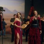 Becky G Instagram - “POR EL CONTRARIO” VIDEO YA ESTÁ DISPONIBLEEEEE 🌹✨ Gracias @angela_aguilar_ Y @leonardoaguilaroficial por ser parte de esta canción tan especial. I loved making this song with you guys and loved creating this live version just as much 🤎