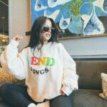 Becky G Instagram - You know the vibes ✨ *hint hint* Send Songs baby😉 estamos en modo ✍🏽