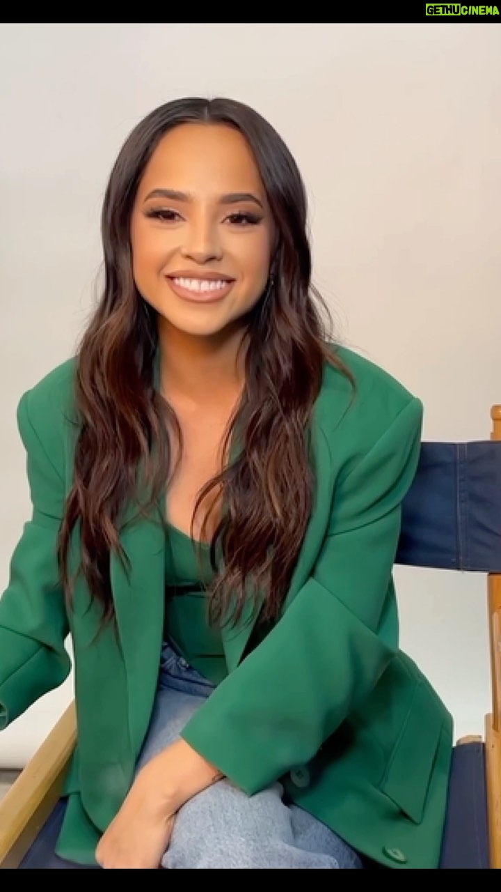 Becky G Instagram - #Ad Show me and @cheetos how you #DejatuHuella and you could win ✨tickets and a special meet & greet experience for my upcoming tour!✨ Check out the comments for more entry info and don’t forget to submit your video on TikTok by 8/17