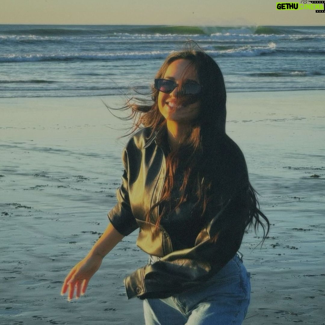 Becky G Instagram - Bien happiiiii 🐝 y si, I baked the f*** outta that 🥧