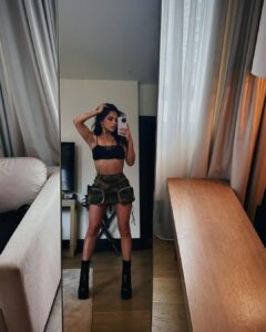 Becky G Instagram - East Coast 🐝