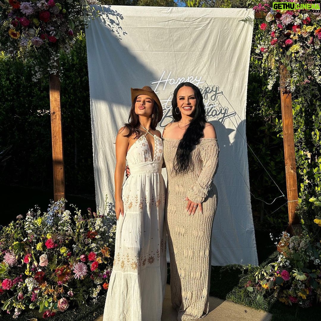 Becky G Instagram - Happiest of birthdays to my Momma ✨🤍 I love you very much. Also, I Can’t wait to look like this at 45 😍🥰 DAMN.