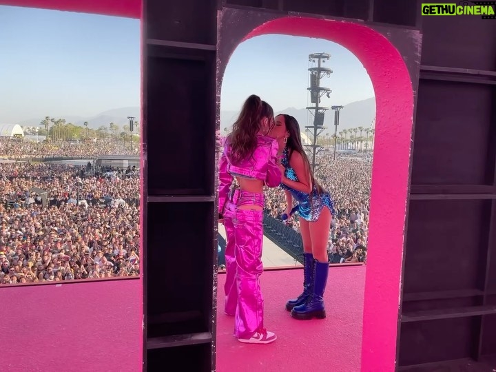 Becky G Instagram - 5 AÑOS DE “SIN PIJAMA” CON MI HERMANA @nattinatasha 🥹 Over 2 BILLION views later & I’m so grateful we got the chance to perform it together on the main stage of Coachella. Gracias a todos por siempre apoyarnos y por todo el amor que le han dado a esta cancion!!! ✨🙏🏽
