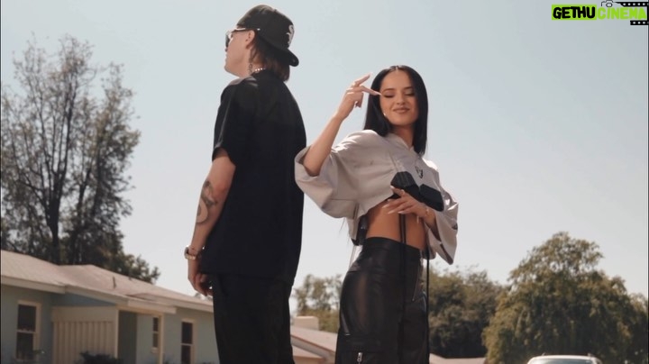 Becky G Instagram - CHANEL BTS OUT NOW 🫶🏽 muy happy y agradecida. Gracias por escuchar y apoyar nuestra canción ✨