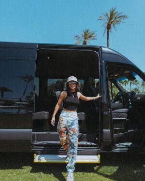 Becky G Instagram - Lista y muy excited☀️ Gracias Dios 💙