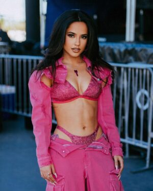 Becky G Instagram - Mi gente. There are no words. Agradecida y bendecida. It’ll take me a minute to process all that was these last two weekends. But for now, just… THANK YOU. ✨💖