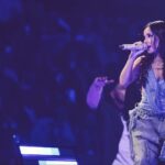 Becky G Instagram - CHANEL EN #LATINAMAS 💎 @pesopluma - que divertido ha sido compartir esta canción contigo y representar a MEXICOOOOO 🇲🇽💙