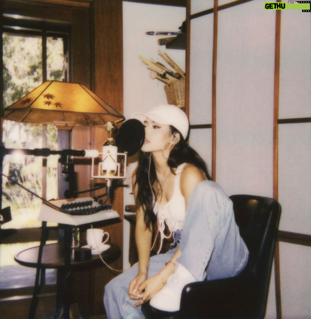 Becky G Instagram - Creando este album fue algo único por varias razones y muy especial. Something I couldn’t have done without all of my collaborators y amigos que ahora son familia. Gracias a @spreadlof @mazzarriii @elenarose @luisbarrerajr @alexluna.music @castamarket @keityn @omar_tarazon y @jhonnyzazueta2s who helped make my artistic vision come to life in the most meaningful and perfect way 🙏🏽 Tambien no me canso de darle un special shoutout to @ivancornejoo @dannyluxfr @gabitoballesteros @leonardoaguilaroficial @yahritzaysuesencia @angela_aguilar_ @pesopluma y @chiquis. I am so inspired by every single one of you and it’s a dream come true having you be a part of this project 🫶🏽 ✨ Last and certainly not least, a huge thank you to @edgarbarrera, who executive produced this album. I couldn’t have asked for a better parter in crime, musical visionary and friend to help put together this body of work that means so much to me. The hundreds of hours and late nights in the studio were all worth it. 🥹🤎