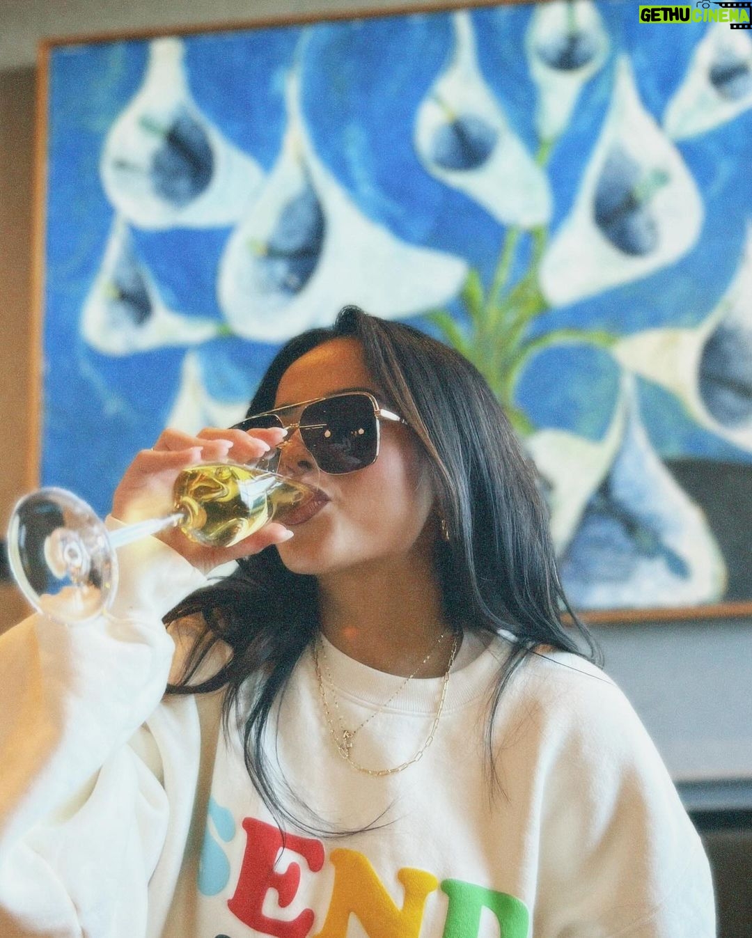 Becky G Instagram - You know the vibes ✨ *hint hint* Send Songs baby😉 estamos en modo ✍🏽