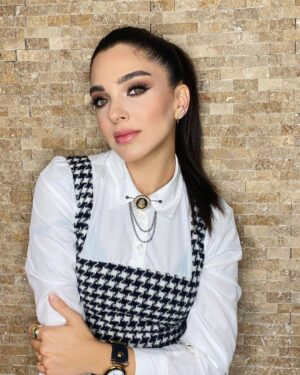Begüm Akkaya Instagram - ♣️

Make up- @cananhzl