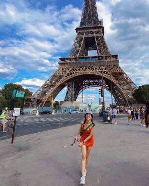 Begüm Akkaya Instagram - Bonjour Paris🧡