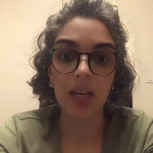 Begüm Akkaya Instagram - o :neden çorapla yatıyosun
bne :