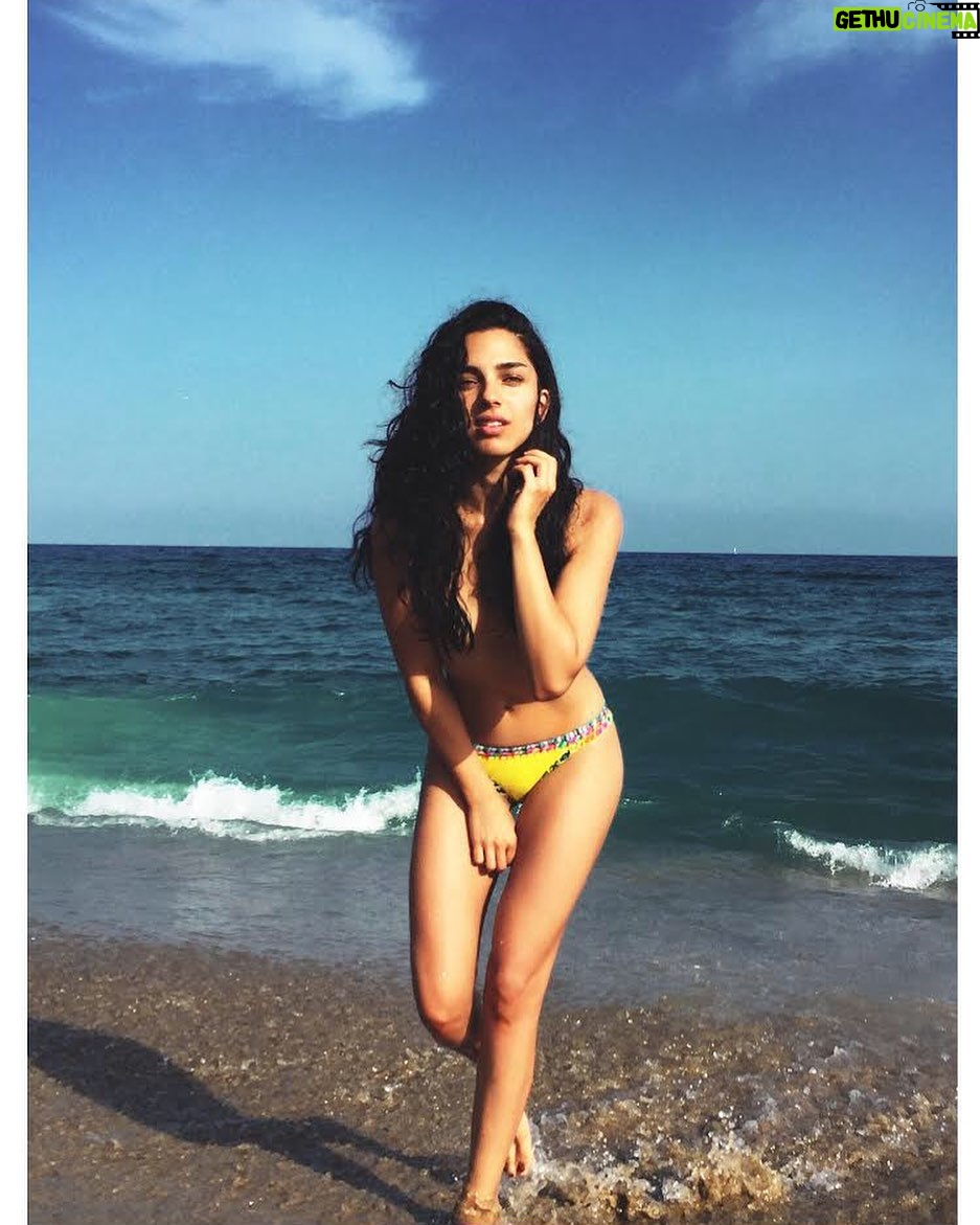 Begüm Akkaya - 5.3K Likes - Longing for España☀️ #tbt
@sezerarici