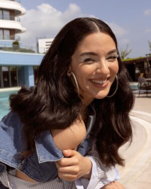 Begüm Akkaya Instagram - Fotoğraf: @ayhanakbasofficial
Styling: @cestlavie.istanbul
Makyaj: @cuneytseven
Saç: @cengizakdumann
Mekan: @radissonbluottomare
PR: @basakgunesberk 
@retouchmagist June 23’ issue🌻