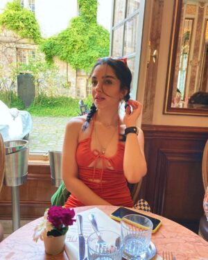 Begüm Akkaya Instagram - Bonjour Paris🧡