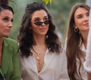 Begüm Akkaya Instagram - 🤍🍃