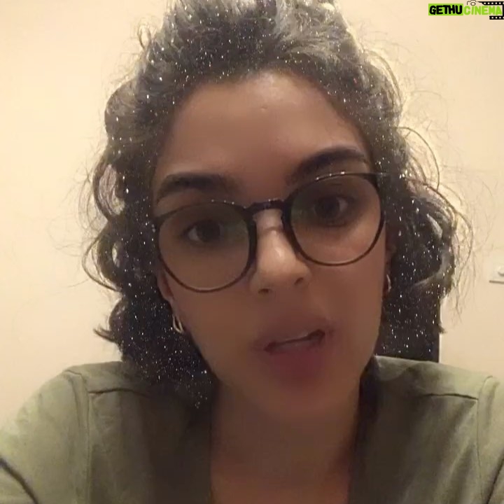 Begüm Akkaya - 7.1K Likes - o :neden çorapla yatıyosun
bne :
