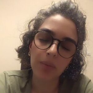 Begüm Akkaya Instagram - o :neden çorapla yatıyosun
bne :