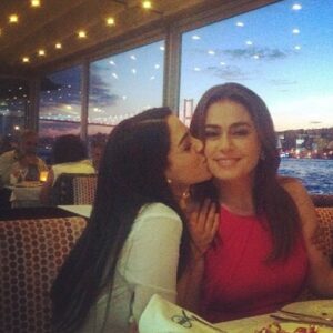 Begüm Akkaya Instagram - 😇 @nazan_kesal