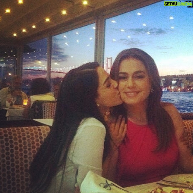 Begüm Akkaya - 4.1K Likes - 😇 @nazan_kesal