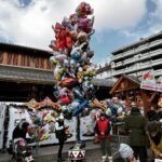 Begüm Kütük Instagram – Yeni yıl coşkusunu en güzel hissettiren #MontreuxNoelMarché de uçan Noel Baba’yı görmeye geldim evet🥰🎅🏻🎄